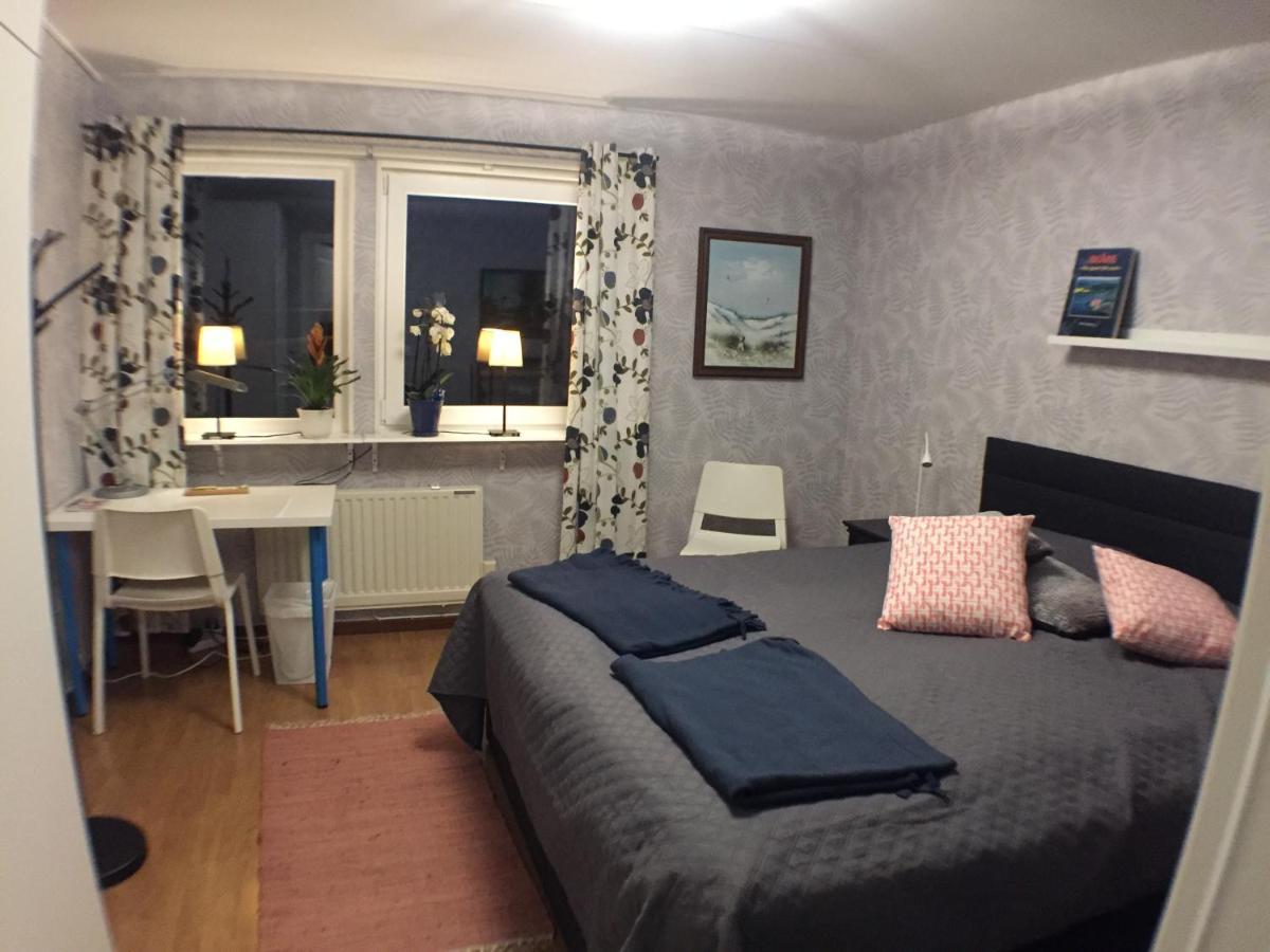 Dubbelrum Med Extrasaeng Pa Markplan I Lugnt Villaomrade Malmö Exterior foto
