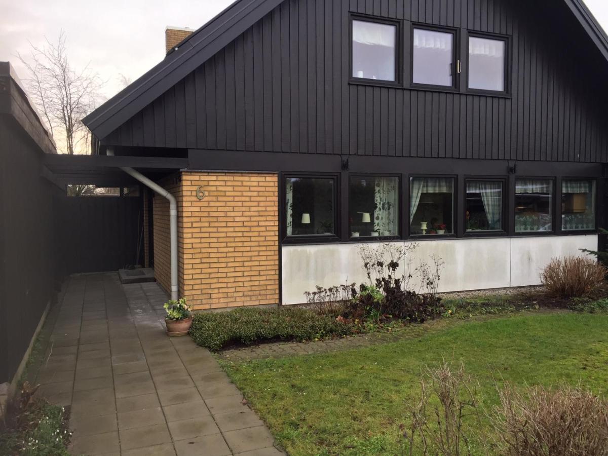 Dubbelrum Med Extrasaeng Pa Markplan I Lugnt Villaomrade Malmö Exterior foto