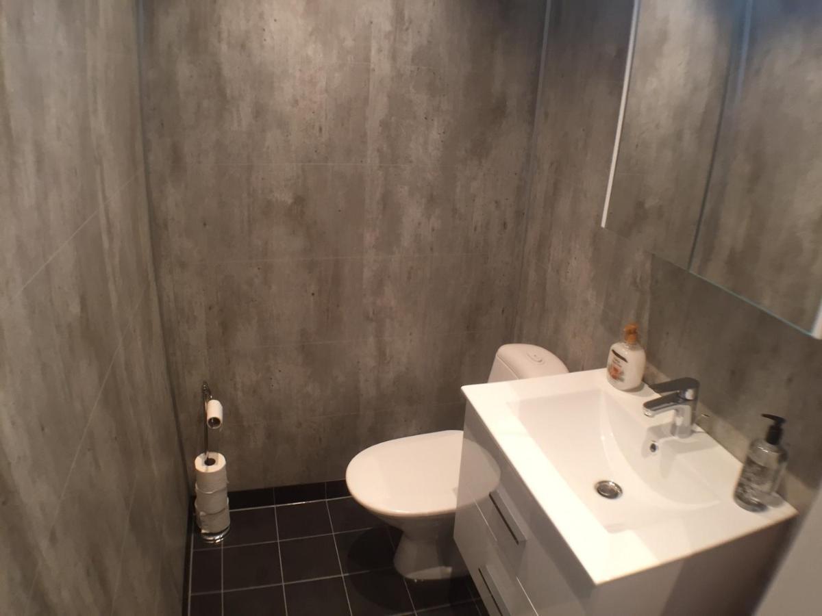Dubbelrum Med Extrasaeng Pa Markplan I Lugnt Villaomrade Malmö Exterior foto