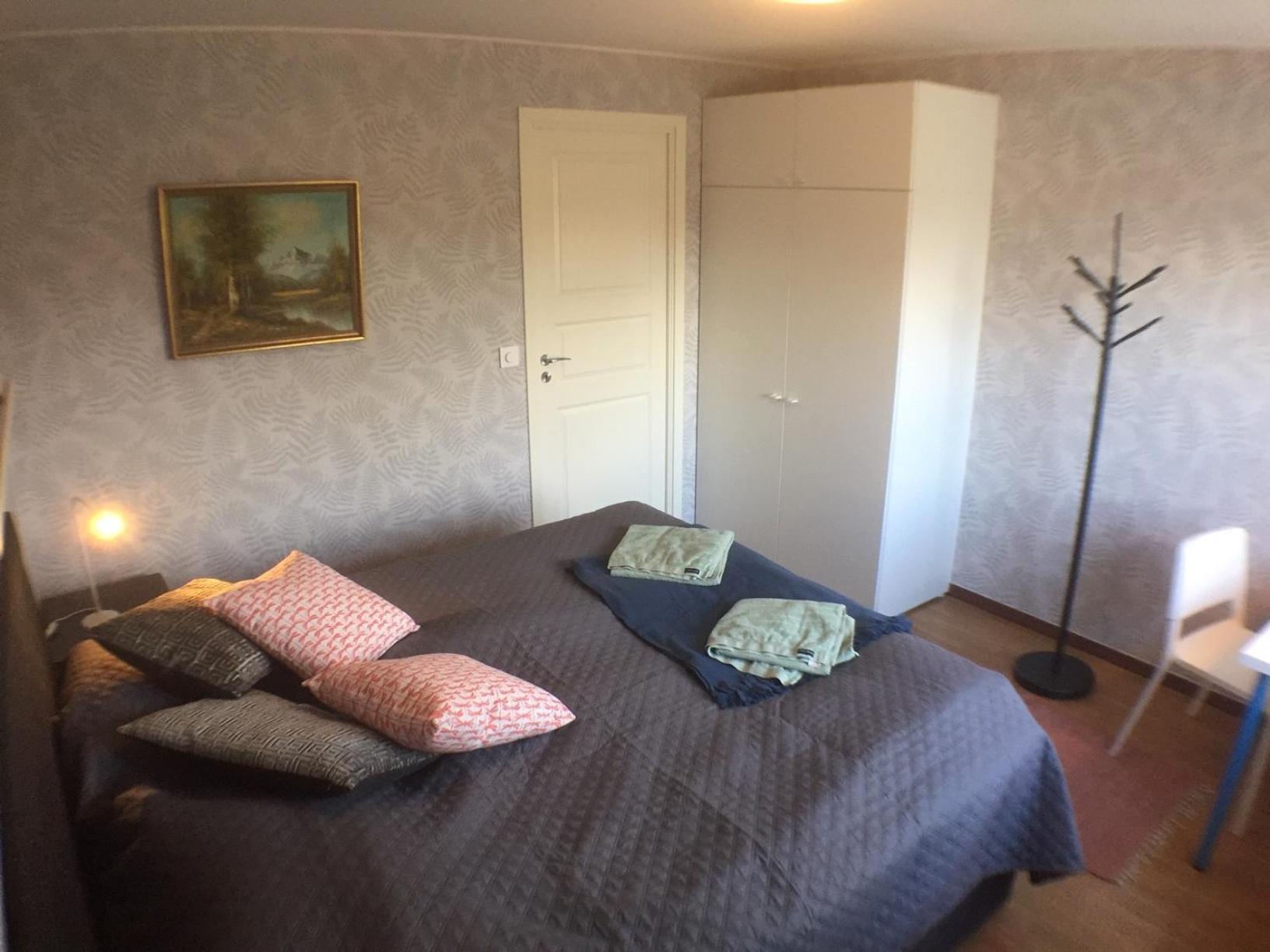 Dubbelrum Med Extrasaeng Pa Markplan I Lugnt Villaomrade Malmö Exterior foto